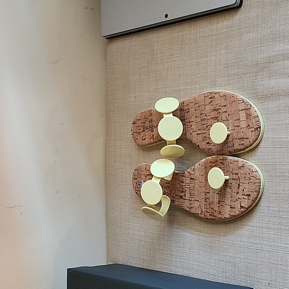 Sandals - Picture 2 of 6